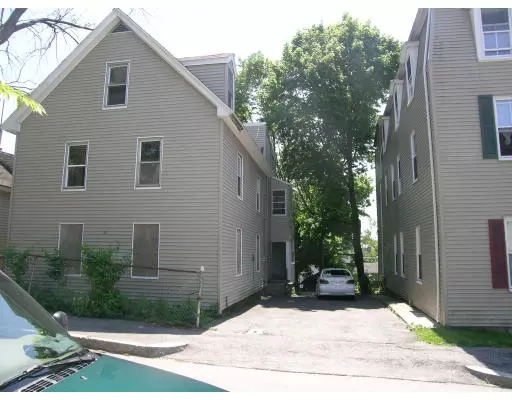 52 Elliot St, Worcester, MA 01605