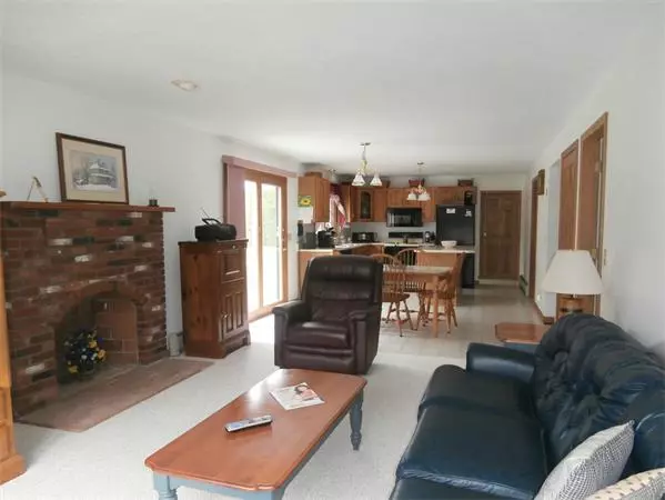 Charlton, MA 01507,49 Smith Rd