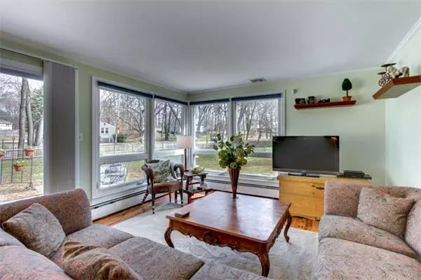 Wayland, MA 01778,15 Emerson Rd