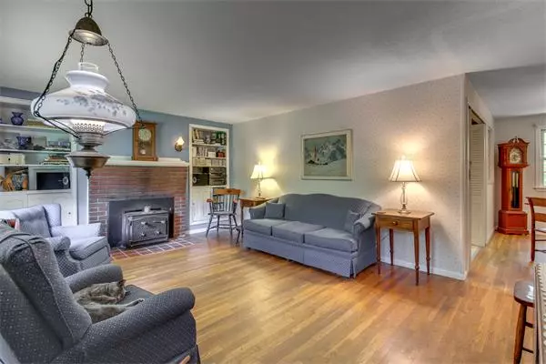 Groton, MA 01450,53 Sunset Road