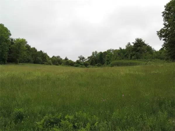 28 Coffin St, West Newbury, MA 01985
