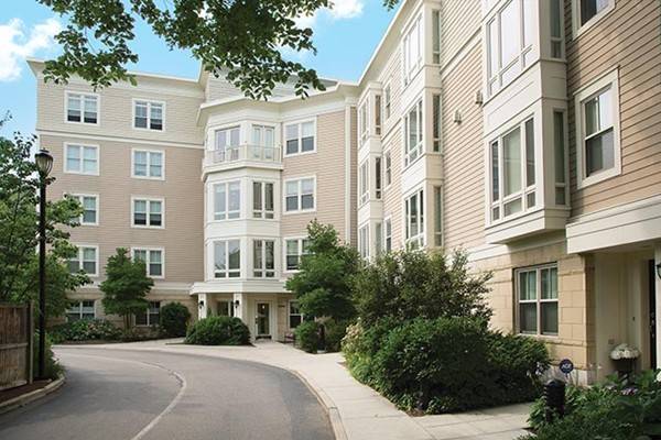 2 Saint Paul St #103, Brookline, MA 02446