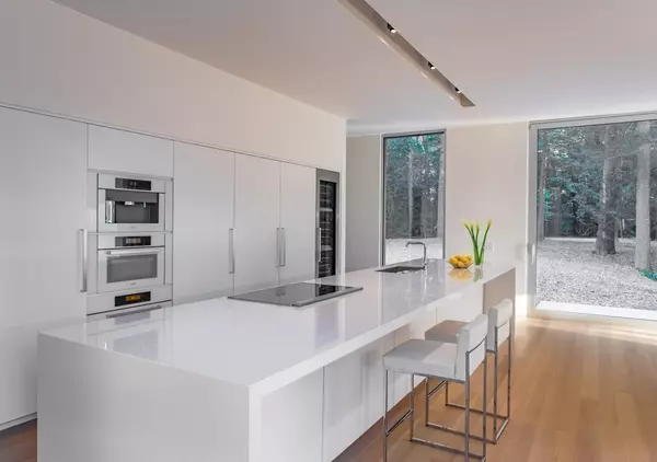 Lincoln, MA 01773,207 Old Concord Rd