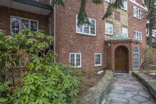 Newton, MA 02458,543 Centre St #2