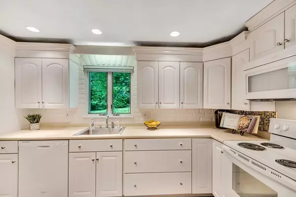 Framingham, MA 01701,51 Nob Hill Drive