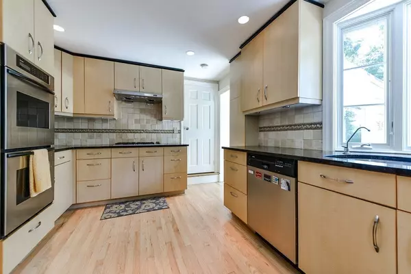 Wellesley, MA 02481,30 Thackeray Rd