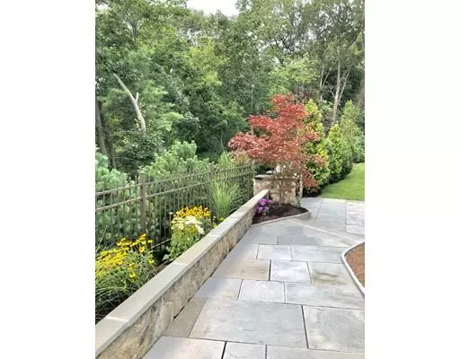 Wellesley, MA 02481,16 Mountview Rd