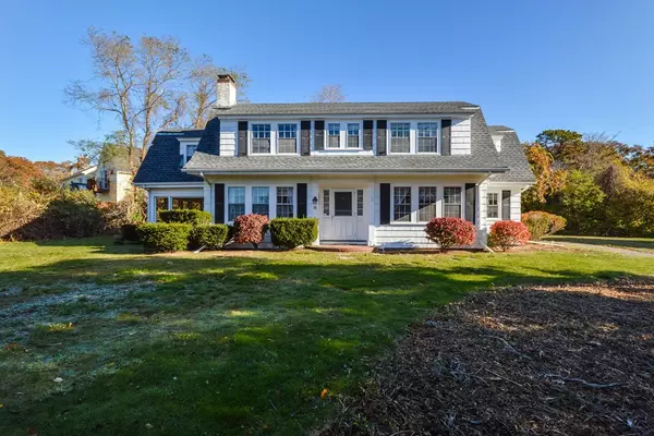 19 Racing Beach Ave, Falmouth, MA 02540