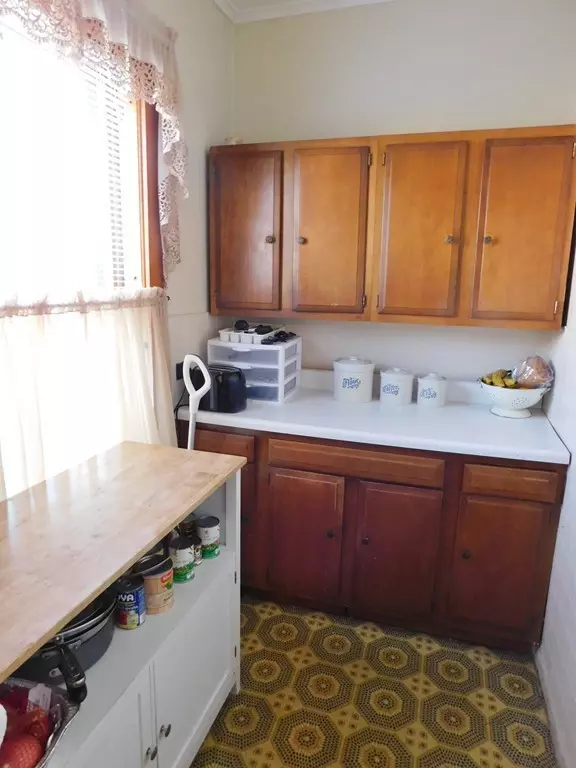 Holyoke, MA 01040,138-140 Pine Street