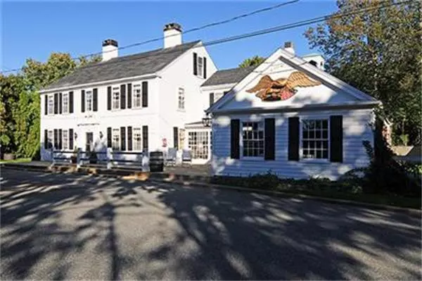 26 Elm Arch Way, Falmouth, MA 02540