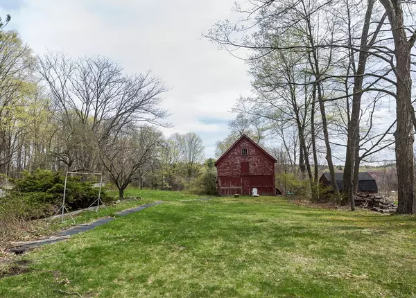 Granby, MA 01033,5 Center St