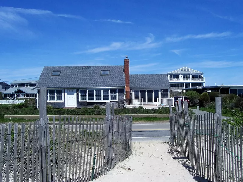 121 Surf Dr, Falmouth, MA 02540