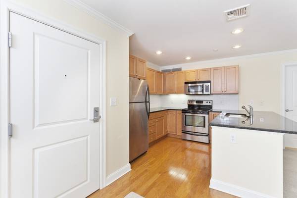 Peabody, MA 01960,8 Crowninshield Street #214