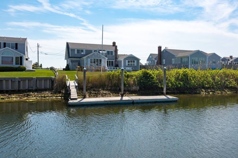 20 Riverside Way, Dennis, MA 02670