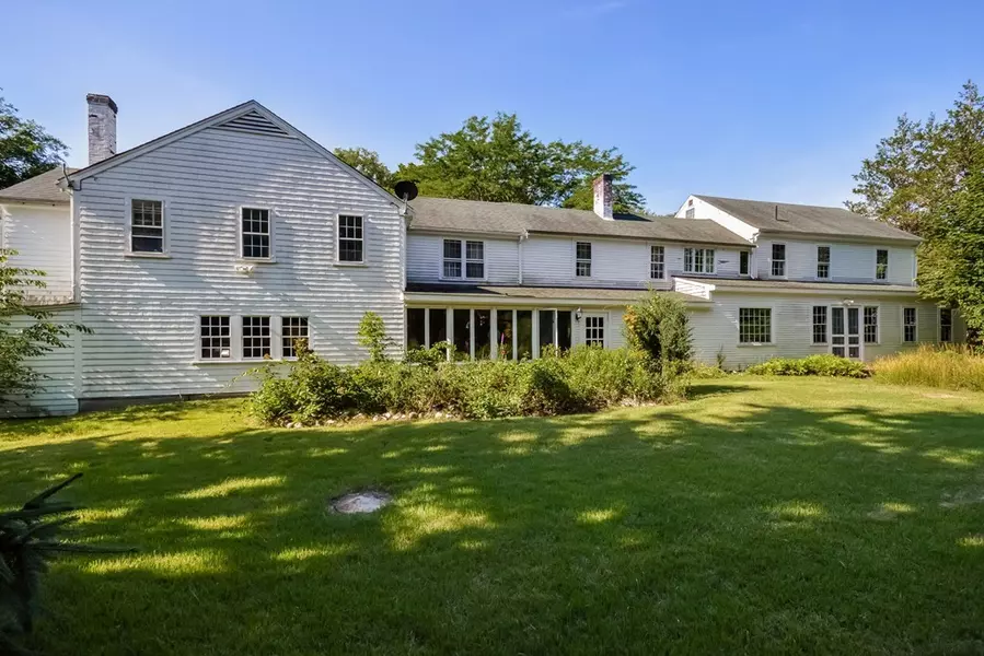 237 Old Main Road, Falmouth, MA 02540