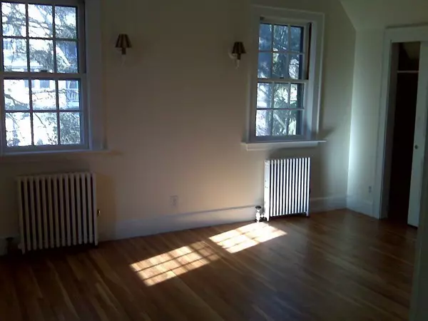 Wellesley, MA 02481,142 Oakland St