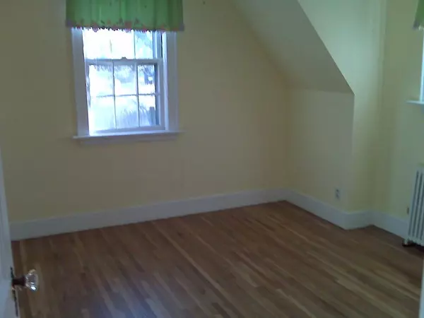 Wellesley, MA 02481,142 Oakland St