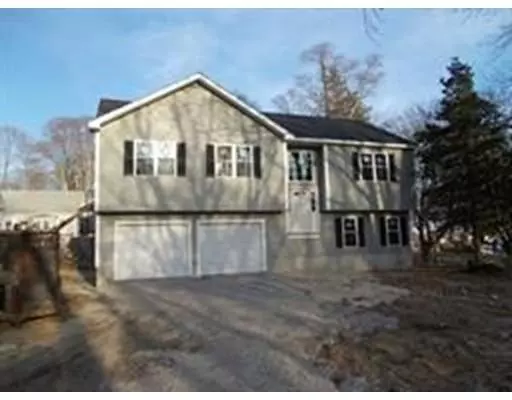 368 Middle Rd, Acushnet, MA 02743