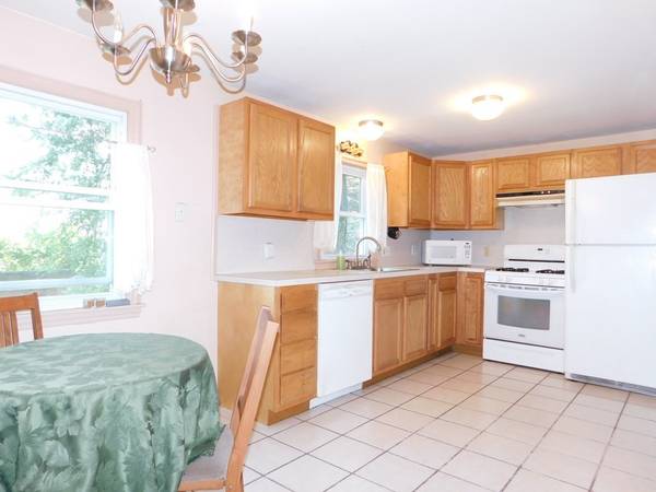 South Hadley, MA 01075,23 Landers St