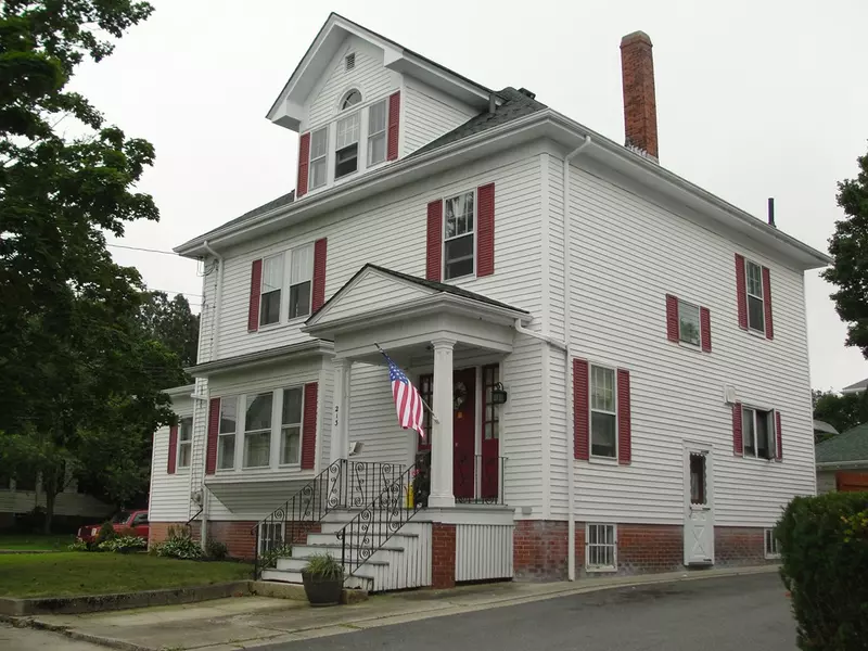 213 Mount Pleasant St, New Bedford, MA 02746