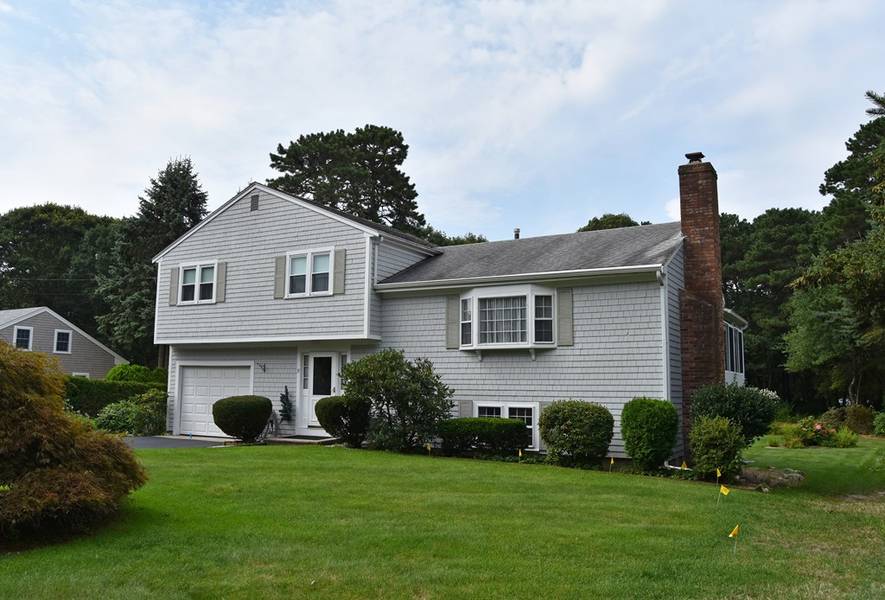 15 Skyline Dr, Yarmouth, MA 02673