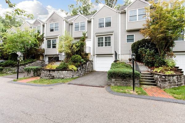 16 Edgemoor Circle #16, Wellesley, MA 02482