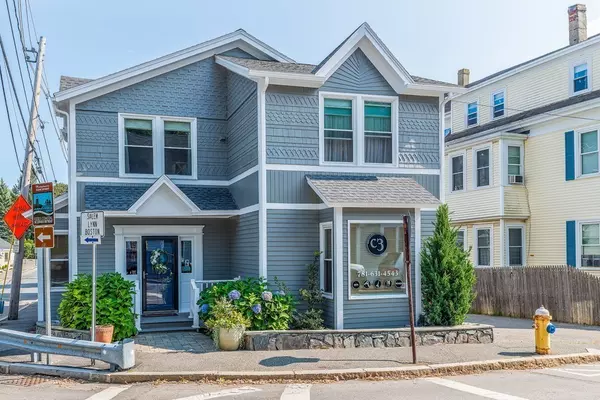 Marblehead, MA 01945,12 Spring St #1