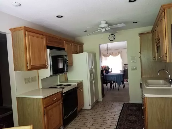 Sturbridge, MA 01566,2 Bentwood Dr. #2