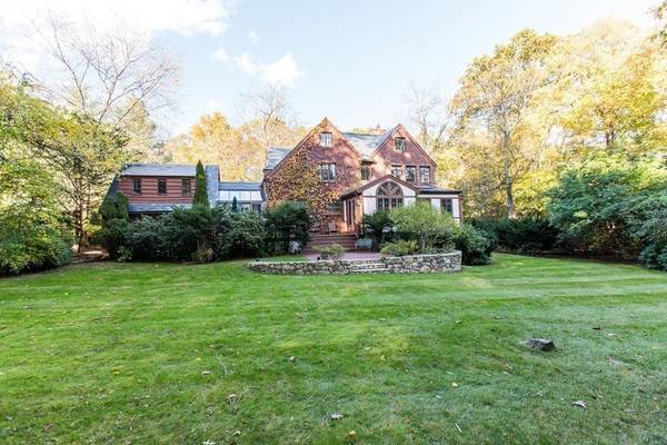 Wellesley, MA 02481,118 Hundreds Road