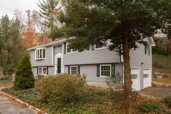 4 Cedar Acres Ln, Cohasset, MA 02025