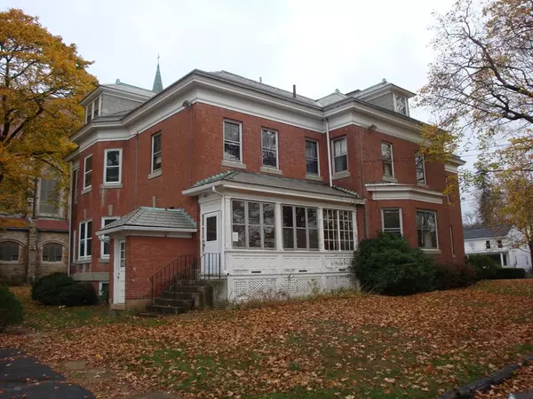 Southbridge, MA 01550,30,40,52 Charlton St