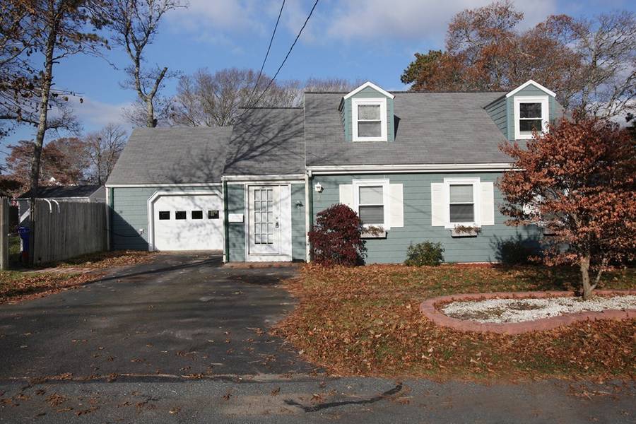 7 Blueberry Rd, Bourne, MA 02532