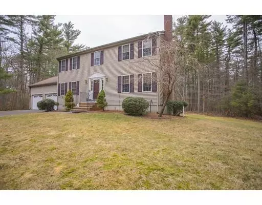 2 Round Table Ln, Taunton, MA 02780