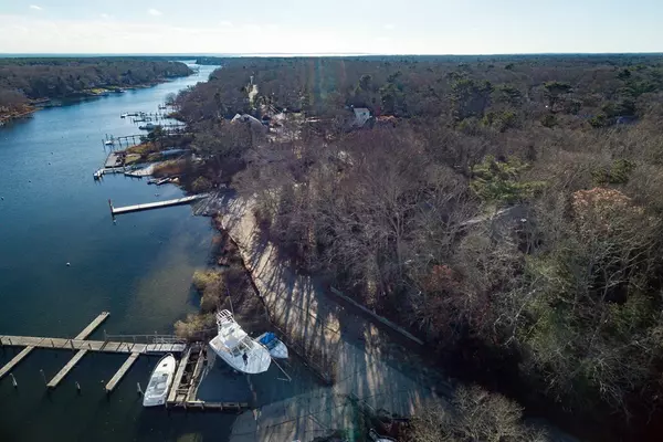 Falmouth, MA 02536,28 Ashley Dr