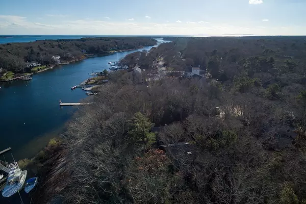 28 Ashley Dr, Falmouth, MA 02536