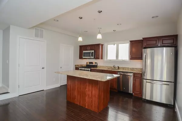 Mansfield, MA 02048,2 N Main St #C105
