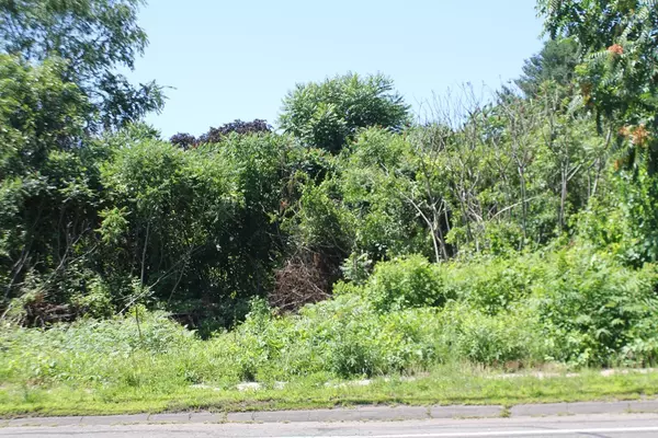 186 Maple St, Agawam, MA 01001
