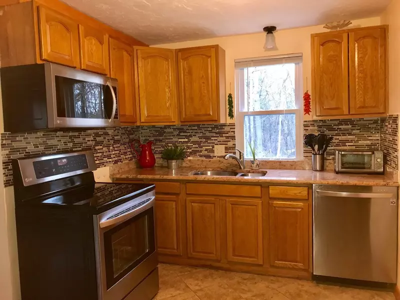 80 Pineneedle Ln #80, Mansfield, MA 02048