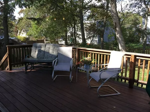 Falmouth, MA 02536,13 Holly Ln