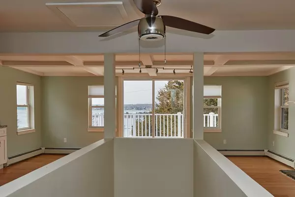 Westport, MA 02790,127 E Pettey Ln