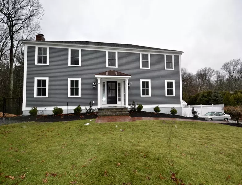 49 Wanders Dr, Hingham, MA 02043