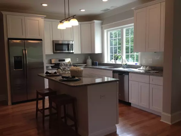 Hanover, MA 02339,4 Longwood Lane #101