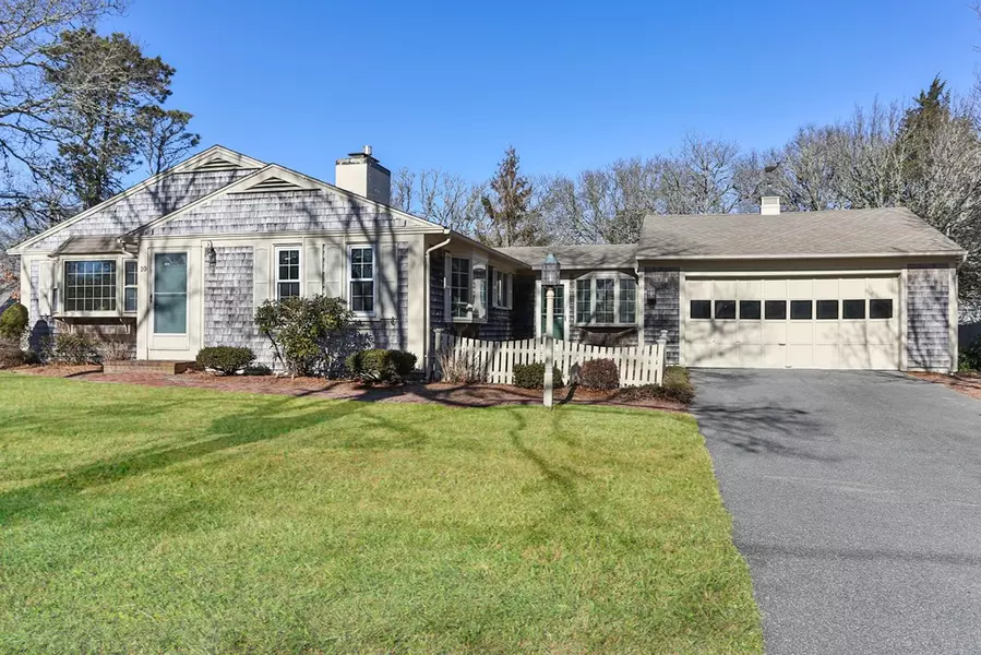 10 Woodland Rd, Harwich, MA 02646