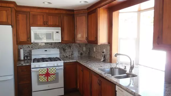 Belchertown, MA 01007,15 Sarah Ln
