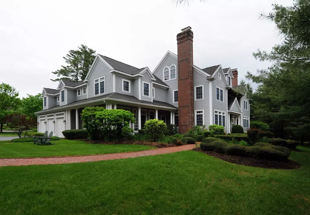 Needham, MA 02492,21 Stonecrest Dr