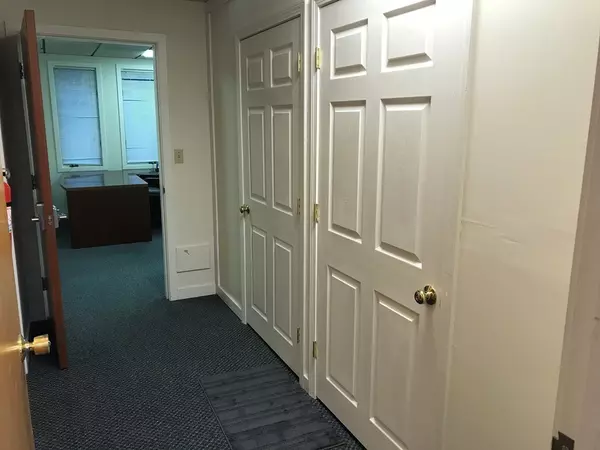 North Andover, MA 01845,807 Turnpike St #202/204