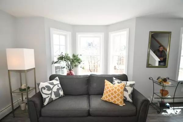 Haverhill, MA 01830,3 Grand Ave #2