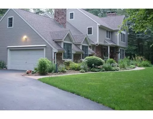 28 Deerfield Ter, Rochester, MA 02770