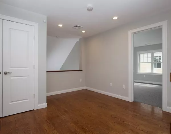 Bedford, MA 01730,60 Evergreen Avenue