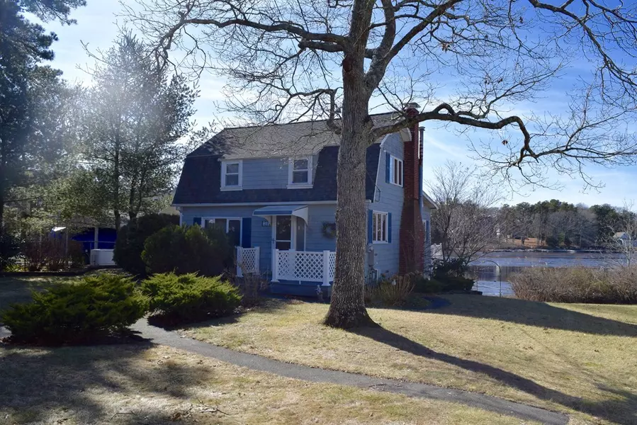 53 Rose Point Ave, Wareham, MA 02576